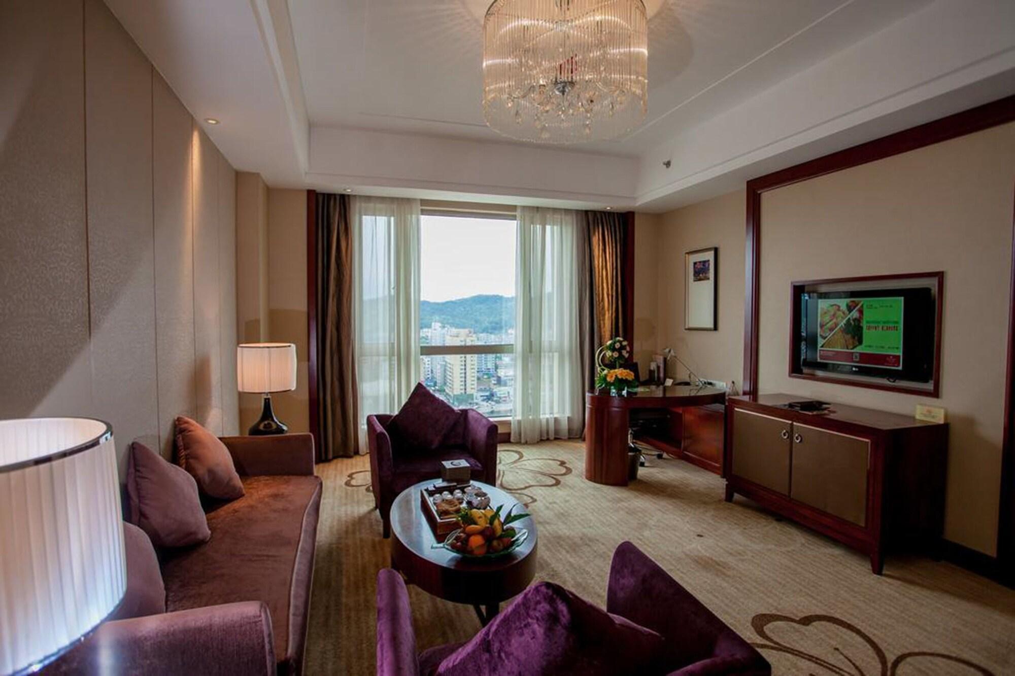 Ramada Plaza Shaoguan City Centre Eksteriør bilde